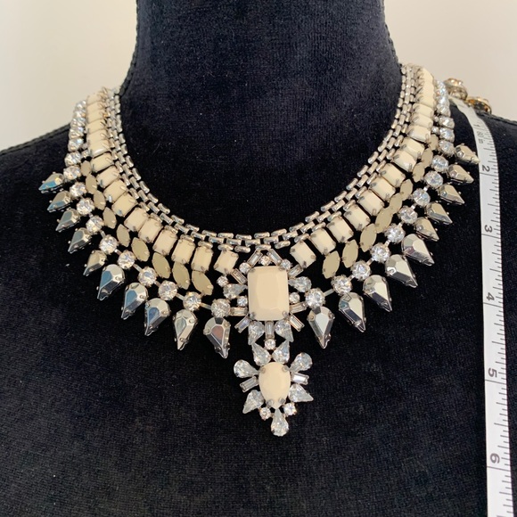 BCBG Collar Necklace- NWOT - Picture 5 of 6